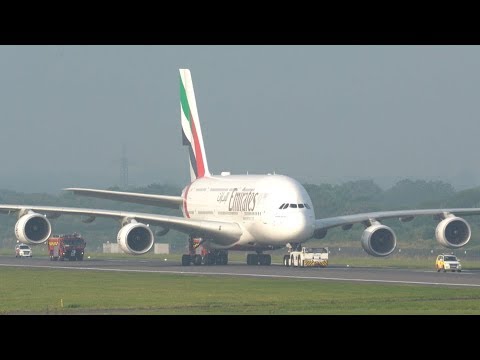 Emirates A380 Returns To Gate After Emergency Landing at Manchester Airport Video