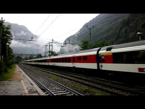 INTERREGIONALE SVIZZERO IN TRANSITO VELOCE A VARZO. (VB) 25 - 6 - 2016