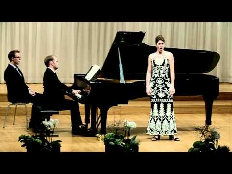 Virginie Verrez, mezzo-soprano; Jonathan Ware, piano: "Disprezzata Regina"