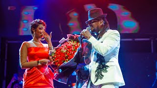 Download lagu Yvan Muziki yatunguranye ku rubyiniro yambika Marina impeta y'urukundo biyemeza kurushinga mp3