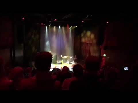 Ett helvete i taget. Loney Dear tolkar Tomas Andersson Wij