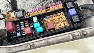 2001-2007 Toyota Highlander Fuse and Relay Box Locations