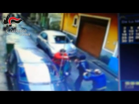 Catania, calci e pugni al disabile che reclamava il posto auto riservato