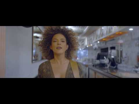 Inés Gaviria - Te Quiero La Mitad (Video Oficial)