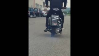 Download lagu STEFANO SCAURI EXTREME LAUNCH ON 150cc VESPA DRAG mp3