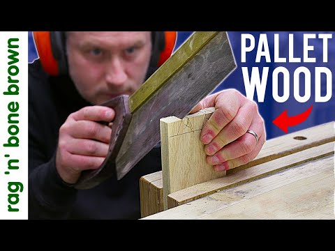 HAND CUT DOVETAILS // Pallet Wood Project