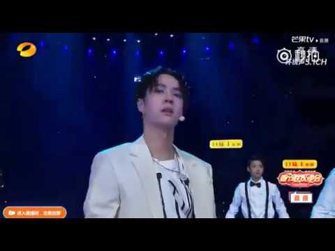 170208 UNIQ Yibo - "New Year 18" (Solo dance + uniq's Happy New Year) @ Spring Festival Gala