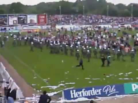 Riots-Pitchinvasion - Preußen Münster vs. Rot-Weiss Essen 2002