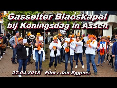 Gasselterblaoskapel bij Koningsdag in Assen 27 04 2018