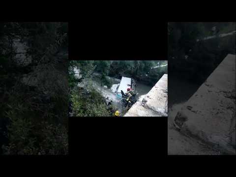 9 presos por saquear carga de caminhão que caiu de ponte na BR-285