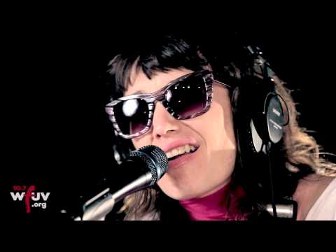 Pieta Brown - "Wondering How" (Live at WFUV)