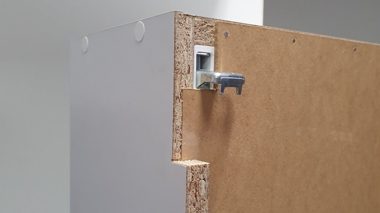 Jak zawiesić szafkę kuchenną na szynie montażowej przy suficie- krok po kroku