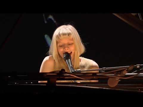 AURORA - Teardrop [Massive Attack Cover] (Verftet Online Music Festival 2020)