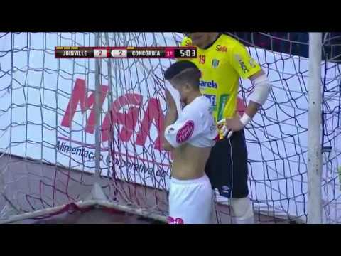 GOL CONTRA BIZARRO NO FUTSAL Fernando, do Concórdia, na final do Catarinense de Futsal 2017
