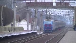 preview picture of video 'ЧС8-032 с поездом 125 Луганск - Киев'