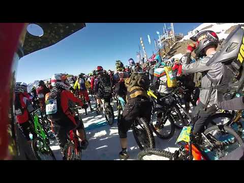 Megavalanche 2018 Europe cup. 200 overtakes and destroyed bike. Look the blond guy, he want suicide!