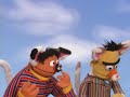 Vila Sésamo Sesame Street Ernie And Bert Pretend To Be Animals Brazilian Portuguese