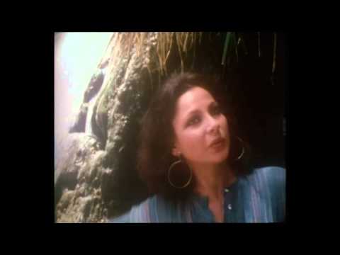 Esther Ofarim אסתר עופרים - Shecharchoret  שחרחורת  (live, 1975)