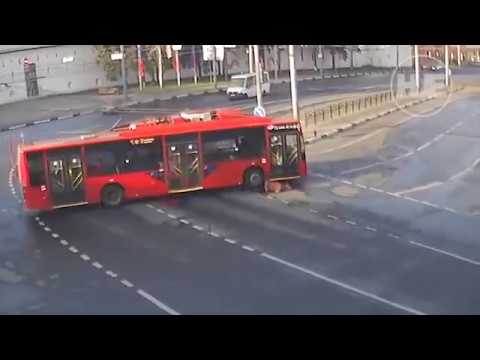 Водитель троллейбуса не заметил старушку