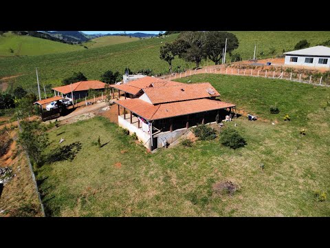 Chácara 4.000 m2- Cambuí-MG- Casa 3 Suítes- água encanada-energia-fibra ótica-R$ 450.000