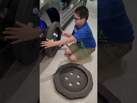 Watch and learn how to change tire using a hi-tech tool
