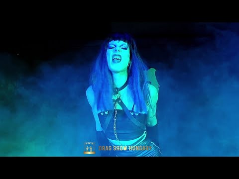 Rocker drag queen Xena Godzilla on The Julie Ruin's HA HA HA song in Down Under Bar Budapest :: 4K