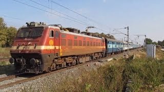 preview picture of video 'Offlink ET WAP-4 races away with Dakshin SF Express'