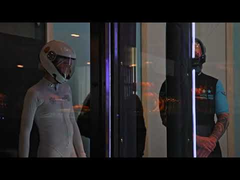 Weltmeisterin im Indoor Skydiving: FlyKidz-Star Julia triumphiert!