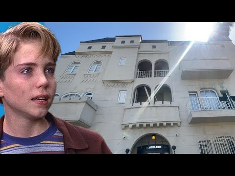 Death of Jonathan Brandis INSIDE building