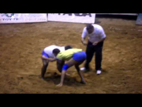 lucha canaria . Aaron vs javi . 1º agarrada