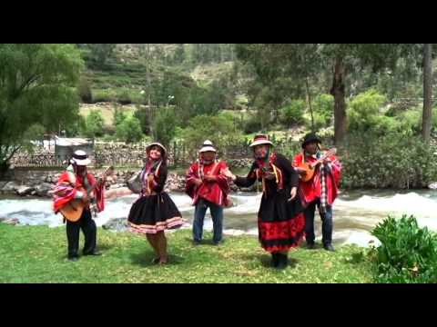 Rosita Gamarra y Jennifer Velásquez / Carnavales Cotabambinos [ PIPA PRODUCCIONES ]