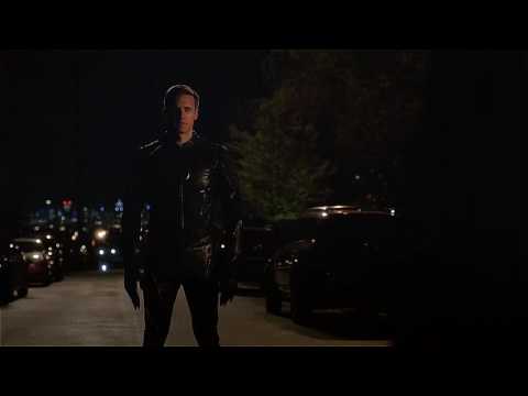 The flash 2x23 Zoom challenges Barry to a race to see who is the fastest man alive