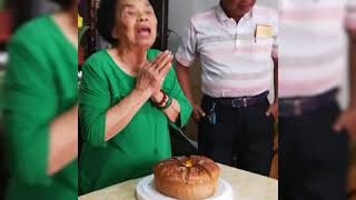 給阿嬤的抽錢蛋糕~阿嬤可愛的反應~春節版