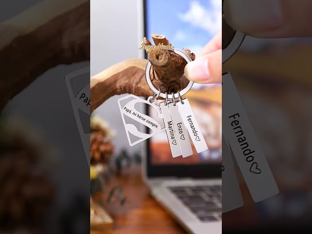 Vídeo relacionado con Anlewo Llavero personalizado de acero inoxidable, perfecto para chicos y chicas - Un regalo elegante para cumpleaños, bodas, Navidad, el Día del Padre y San Valentín.