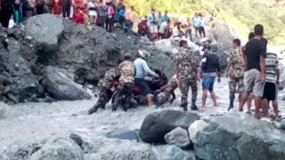 preview picture of video 'Nature leaves nobody || Vehicles struggling to cross thundering river'