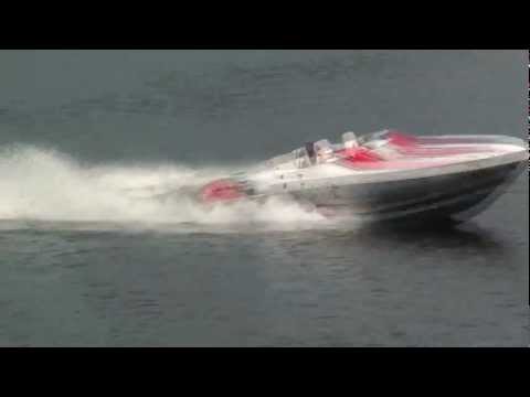 Donzi 38ZR demonstrating the stability and agility at high speed