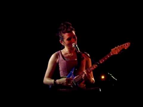 My Brightest Diamond-parlez moi d'amour-live @Maroquinerie Paris-26 fevrier 2007