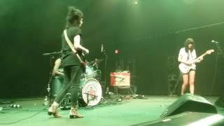 The Coathangers - Nestle in My Boobies → Hurricane (Houston 02.08.17) HD