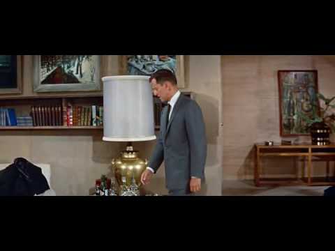 Трейлеры Телефон пополам