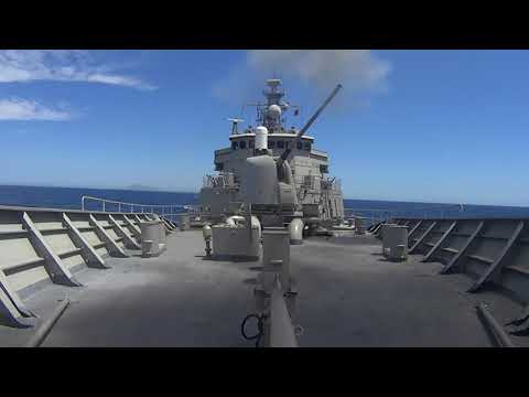 Εντυπωσιακές εικόνες από την «απόκρυψη» πολεμικών πλοίων σε βραχονησίδες (βίντεο)