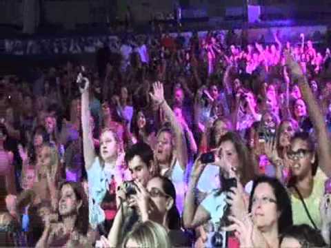 Thumbnail of the video: Britney Spears Femme Fatale Tour Behind the scenes