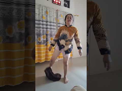 Mama gerah pulang pengajian langsung buka baju dan ngajakin