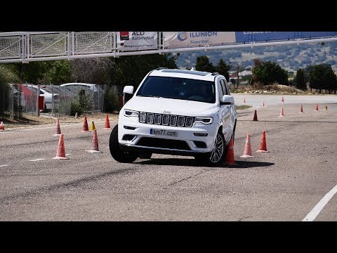 Jeep Grand Cherokee 2017 – Maniobra de esquiva (moose test) y eslalon | km77.com