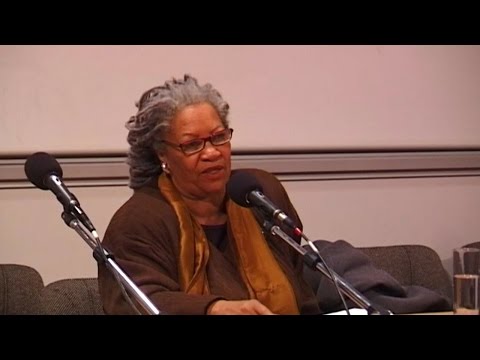Toni Morrison ► The foreigner’s home : of language and demons [Archive ENS]