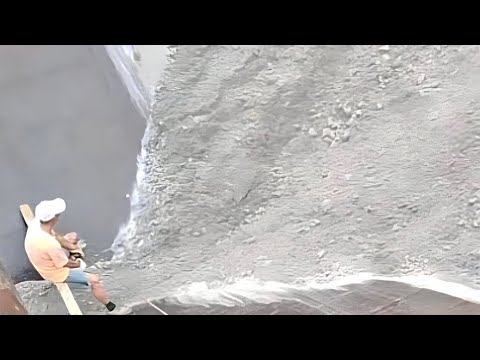 Barge unloads 4200 tons of white sand - weekend work - relaxing video