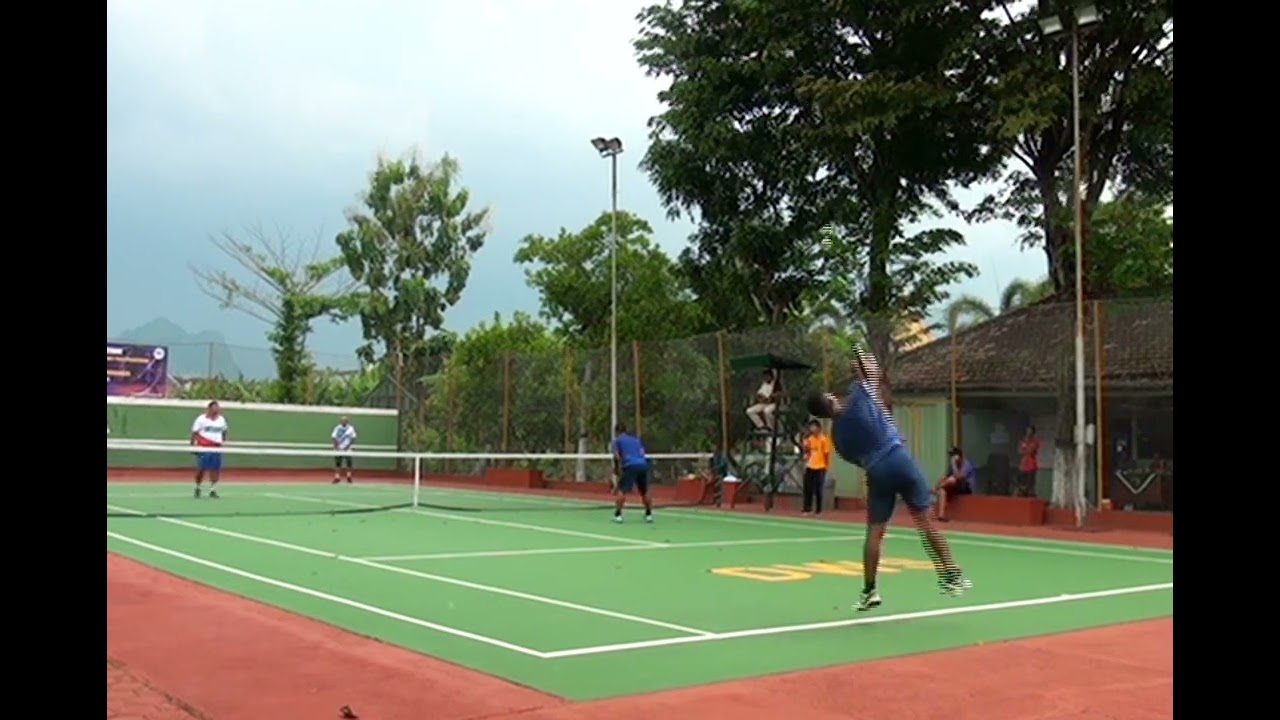 Pertandingan Seru Aksi-aksi Petenis Veteran di Trenggalek!