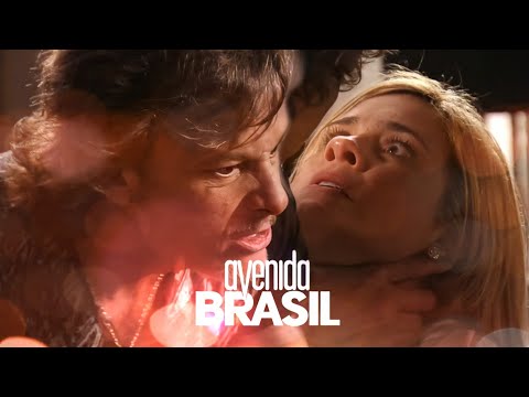 AVENIDA BRASIL | Max esbofeteia Carminha