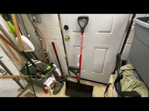 Snow Joe SHOVELUTION 18-in SJ-SHLV01-RED Snow Shovel, Red - 1 Minute Review