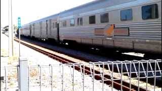 preview picture of video 'Eastbound Indian Pacific heads through Maylands'