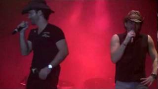 Marlon e Maicon - Clipe da música: &quot;Pra que casar&quot;